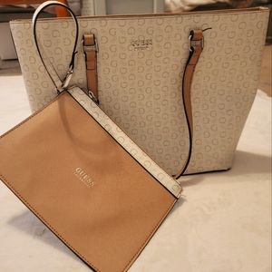 Guess purse with clutch